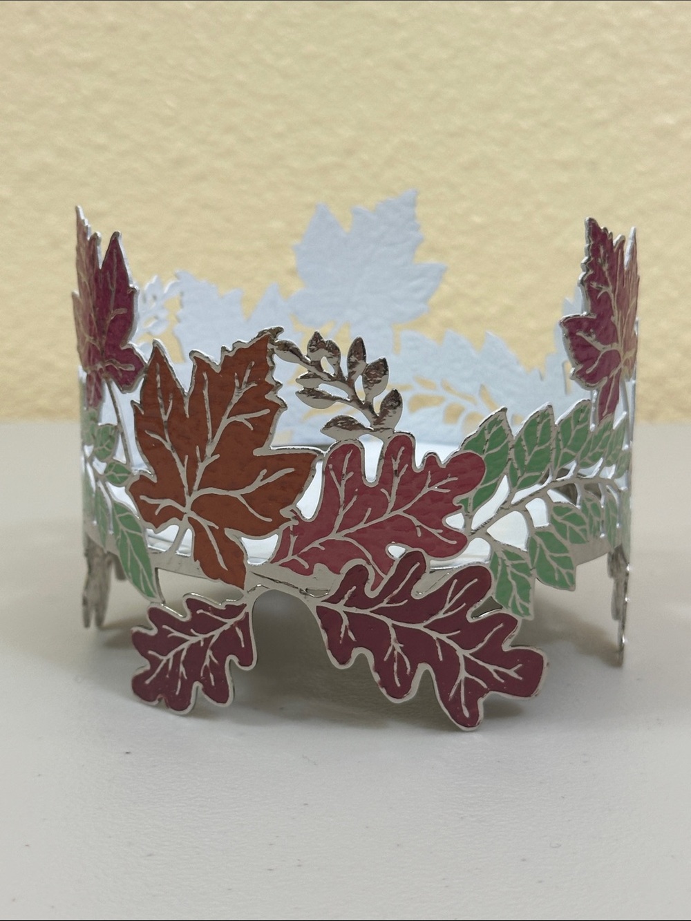 Bath & Body Works Metal Leaf Candle Ring in Red, Orange and Green